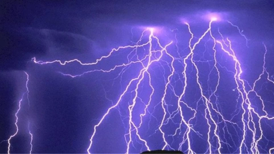 Πάνω από 22.000 κεραυνοί χθες Πέμπτη σε Ιόνιο και Δυτ. Ελλάδα